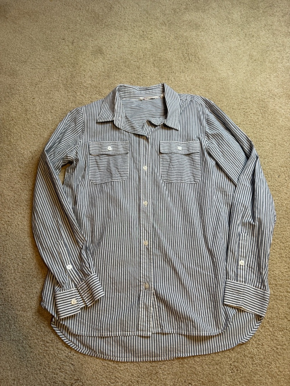 Women’s Athleta Long Sleeve Button Down Size Medium